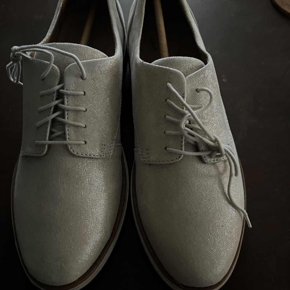 Clarks Women's Sharon Noel Oxford Silver Metallic Leather 8 1/2 WIDE